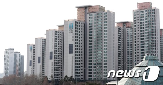 토지거래허가 규제 ‘풍선효과’…반래퍼 80억·반포자이 69억 신고가
