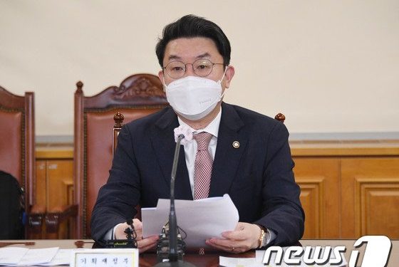 환율급등에 구두개입 강도높인 정부…시장안정 ‘노력’→’조치’