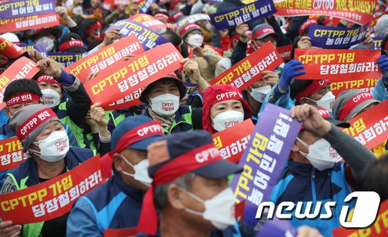 농업계 “대화도 없었는데”…정부 CPTPP 가입 신청에 반발