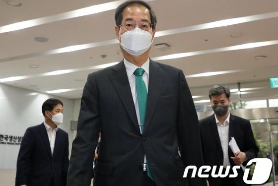 한덕수측, 론스타 편들기 의혹 부인…”과세, 법과 원칙 강조”