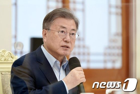 ‘퇴임까지 한 달’ 文대통령 남은 과제들…MB 사면 가능성은
