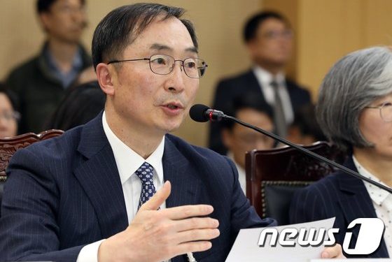 文대통령, 김필곤 선관위원 후보자 인사청문요청안 국회 제출