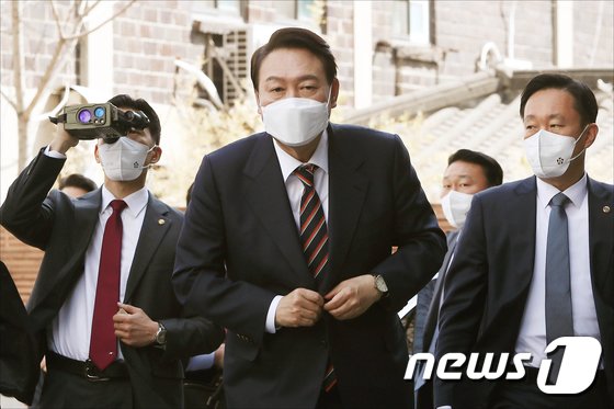 尹당선인, ‘대검 검수완박 반대’ 묻자 “검사 그만둔 지 오래”