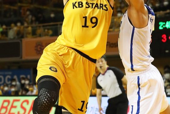 ‘박지수 23점’ KB, 챔피언결정전 2연승…100% 우승 확률 잡았다