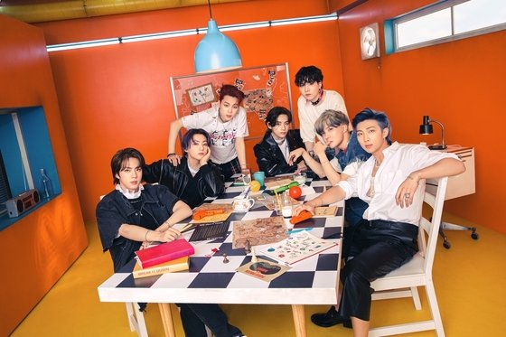 방탄소년단, 美 ‘2022 키즈 초이스 어워즈’ 페이보릿 뮤직 그룹 수상…3년 연속