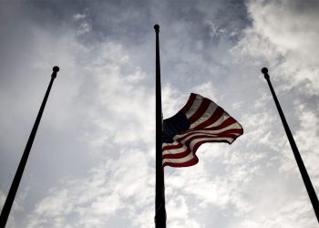 코로나 사망자 100만명 돌파…바이든, 오늘 조기 계양 명령