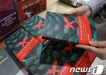 ‘저주토끼’ 정보라 작가, 부커상 수상 영광 안을까