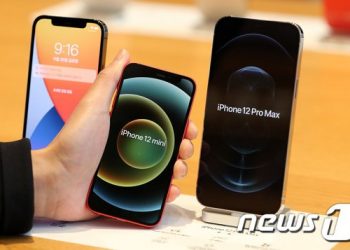 SKT, 아이폰12 시리즈 33만원 ‘싹둑’ 인하…’공짜폰’도 등장