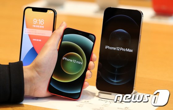 SKT, 아이폰12 시리즈 33만원 ‘싹둑’ 인하…’공짜폰’도 등장