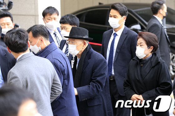 전두환 자녀들 상속 포기…”손자까지는 역사적 책임 묻지 않겠다”