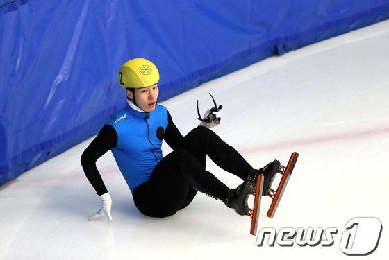 ‘넘어지고 페널티 받고’ 황대헌, 쇼트트랙 대표 선발 1차전 첫날 노메달
