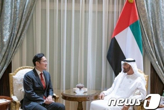 이재용 부회장, UAE 대사관서 고 셰이크 할리파 대통령 조문