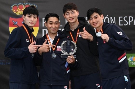 한국 펜싱 남녀 사브르 대표팀, 월드컵 단체전서 나란히 우승