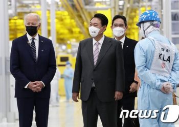 과감한 지원 약속한 尹…10만 반도체 인재 육성 속도 낸다