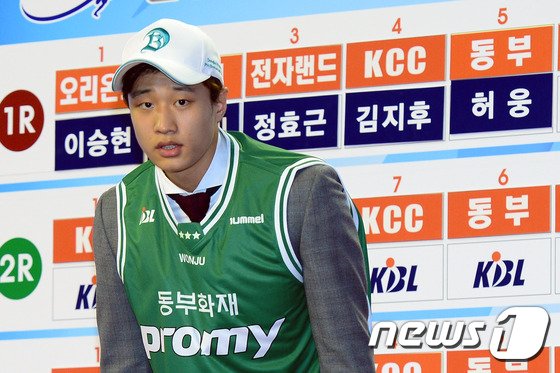 8년 전 아버지가 지나쳤던 허웅, ‘이승현 러브콜’에 결국 KCC로