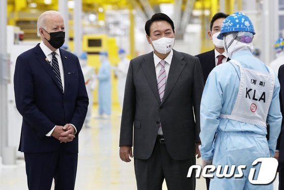 자나깨나 11월 중간선거?…바이든, 삼성 공장 시찰하다 돌연 투표 독려