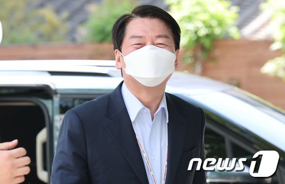 인수위 끝내는 安, 배지 달고 다음 스텝…오늘 분당갑 출마 공식화