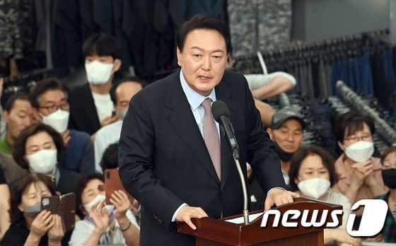 대통령실 비서관에 檢출신 대거 발탁…’간첩 조작’ 검사도 중용