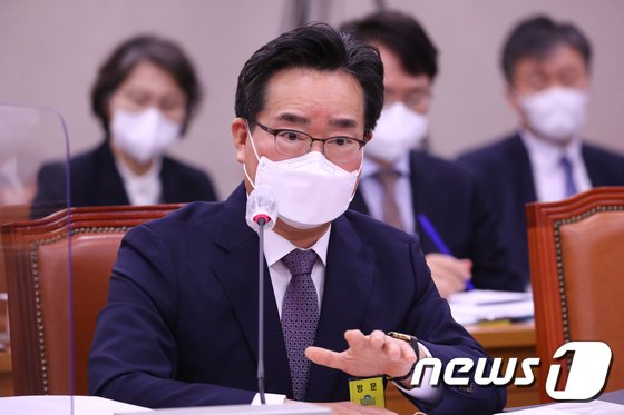 정황근, 온라인 경마 ‘찬성’…원유 차등가격제에는 ‘방향성 동의’