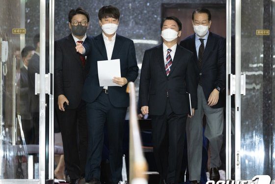 이준석·안철수, ‘한식구’ 되자마자 삐걱…전략공천·국정과제 이견