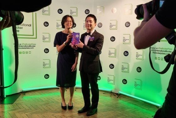 ‘저주토끼’ 정보라, 부커상 불발에도…”해방감·안도감 들어”