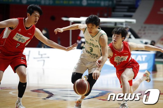 ‘KBL 최고 인기남’ FA 허웅, DB 떠나 KCC에 새 둥지