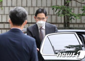 “할 일 많은데”…이재용 부회장, 만54세 생일날에도 재판 출석