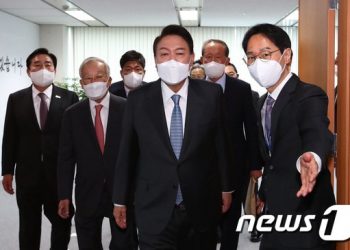 전경련, 정부·대기업 초청 간담회 연다…”4대그룹 참석 추진”