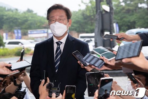 홍영표 “이재명, 불출마하면 나도 안 나가”…李 “고민해보겠다”