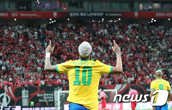 허둥지둥 벤투호, 1위 브라질에 1-5 완패…’멀티골’ 네이마르 MVP