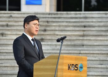 故송해, 마지막 KBS 출근…김의철 사장 “은혜 평생 잊지 않을 것”