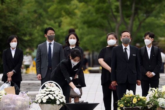대통령실 “김건희 여사 봉하 수행원들, 코바나 퇴직 대통령실 직원”