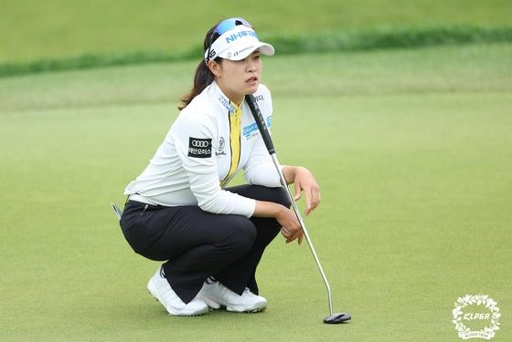 박민지, 한국여자오픈 첫날 단독선두…40년만의 대기록 ‘청신호’