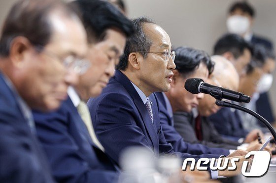 ‘인플레 악순환’ 우려한 부총리의 ‘당부’…”대기업 임금인상, 자제해달라”