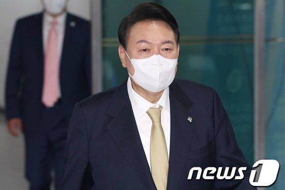 尹 대통령 ‘잘하고 있다’ 54.4%, ‘잘못하고 있다’ 41.7%