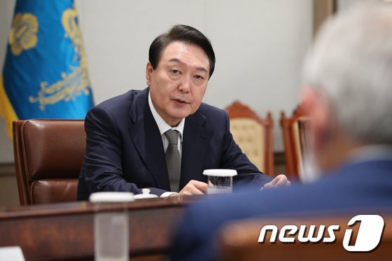 국정원·총리실도 검사로…’검찰 공화국’ 비판에도 尹 ‘마이웨이’