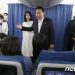 ‘깜짝 등장’ 金여사, 기자단과 첫 인사…”안녕하세요, 감사합니다”
