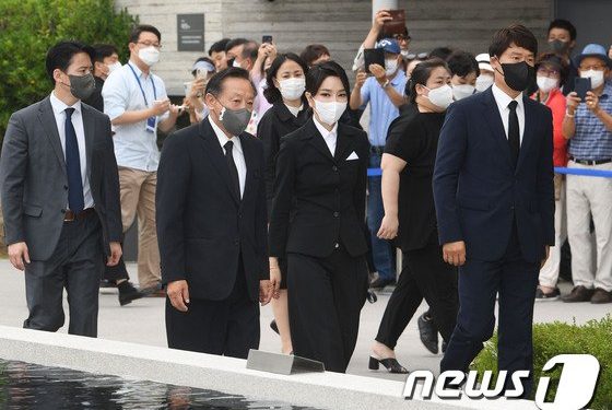 與정미경 “김건희 조용히 내조 중”· 野신현영 “너무 요란, 마치 대통령같아”