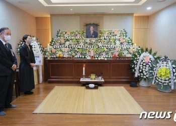 故송해, 입관식 완료… 두 딸과 손녀·손녀 사위 함께