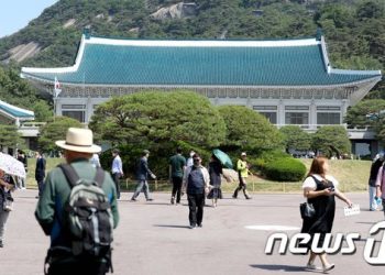 청와대 하루 관람 인원 1만명 늘린다…신청은 공식 누리집으로 통일