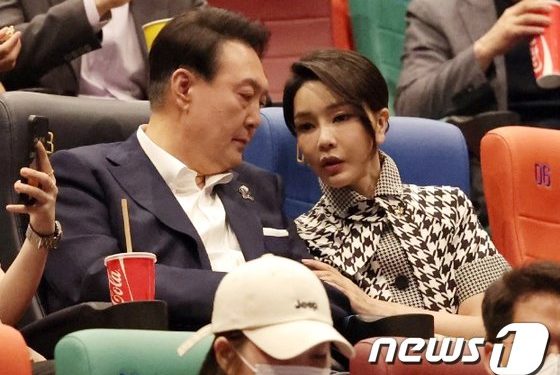 김건희 여사 “사모님→언니들”…與 4선 이상 부인 11명 초청 오찬