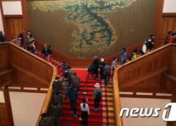 청와대 개방 한달 만에 78만명 다녀갔다