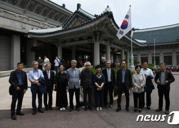 문화재위원들 “靑 개방, 이대로면 관광지 이상·이하도 아니게 돼”