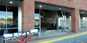 투스칼루사 레스토랑에 차량 돌진, 최소 5명 부상