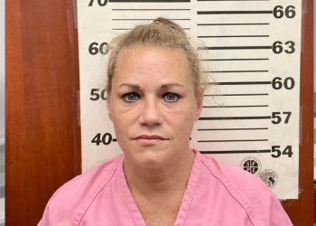 핸스빌 경찰 개에 물린 후, 여성 체포돼