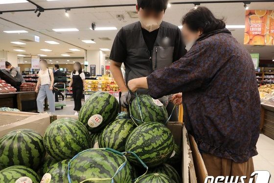 성질이 차서? 여름 과일 많이 먹으면 배아픈 이유