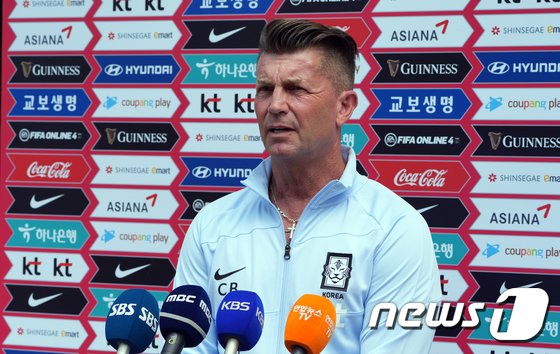 동아시안컵 앞둔 벨 감독 “1차전 한일전에 포커스, 일본 뛰어 넘겠다”