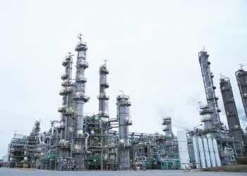 석유화학업계, 중간배당 취소·투자계획 조정…’R’ 공포에 안전띠 ‘꽉’