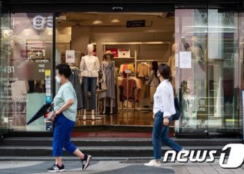 전력난 우려에도 개문냉방 여전…”문 닫으면 손님 뚝”