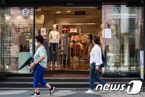 전력난 우려에도 개문냉방 여전…”문 닫으면 손님 뚝”